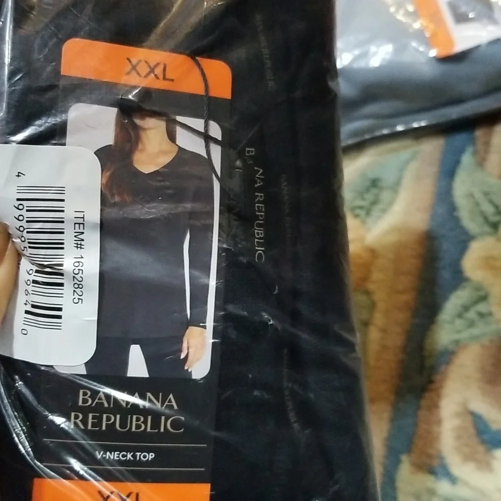 Banana Republic Ladies' Long Sleeve V-Neck Top XXL black nwt